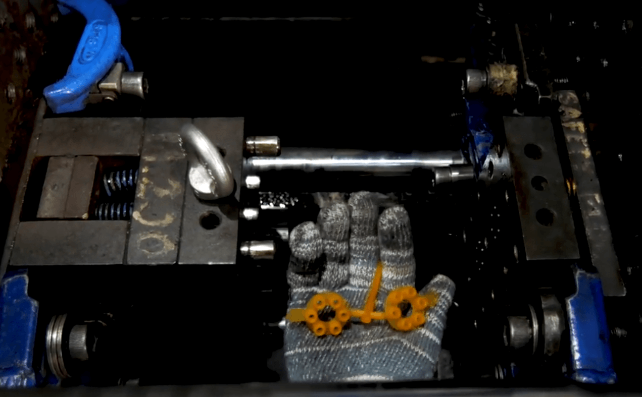 Plastic Injection Molding Machine1